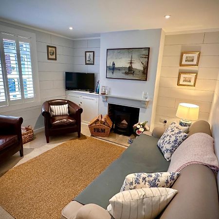 Stylish 3Br Cowes Cottage Close To The Waterfront Exterior photo