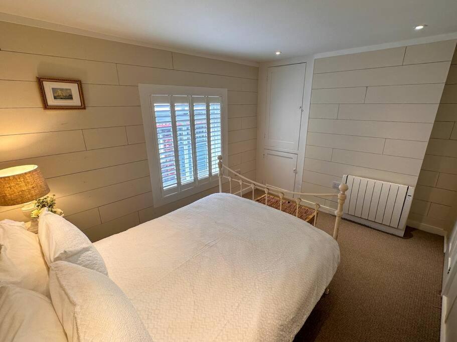 Stylish 3Br Cowes Cottage Close To The Waterfront Exterior photo